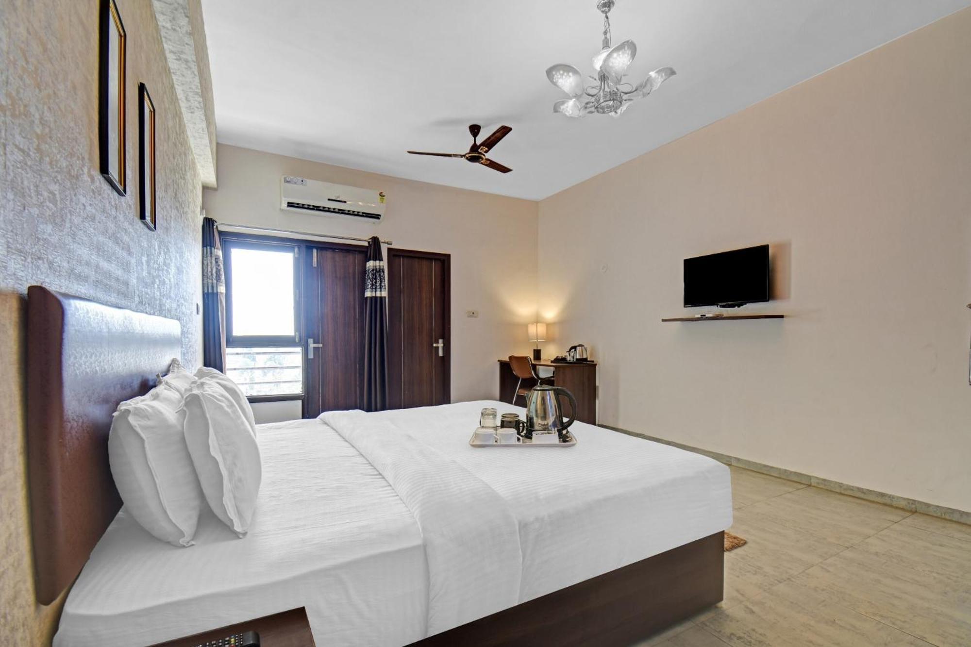 Townhouse Classio Suites Ширди Экстерьер фото