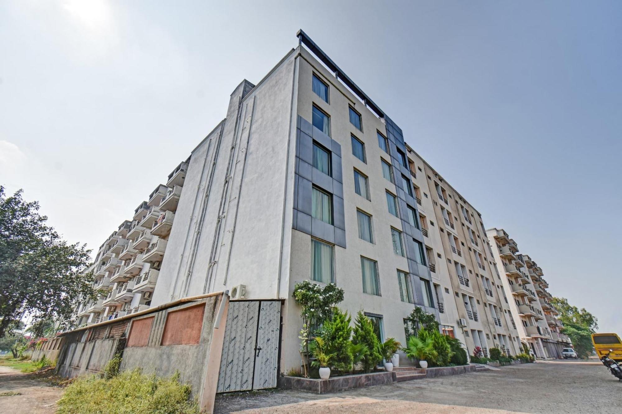 Townhouse Classio Suites Ширди Экстерьер фото