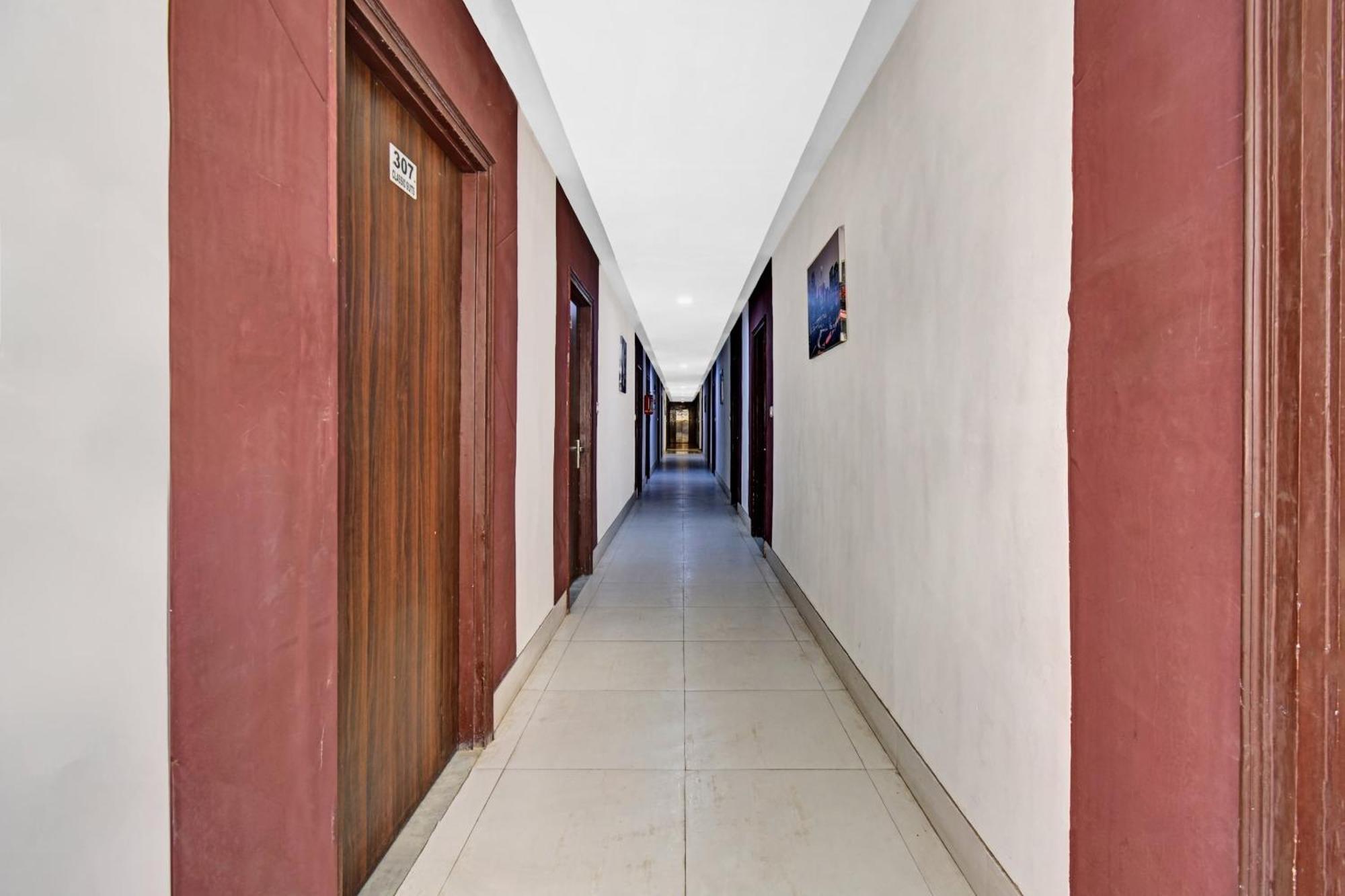 Townhouse Classio Suites Ширди Экстерьер фото